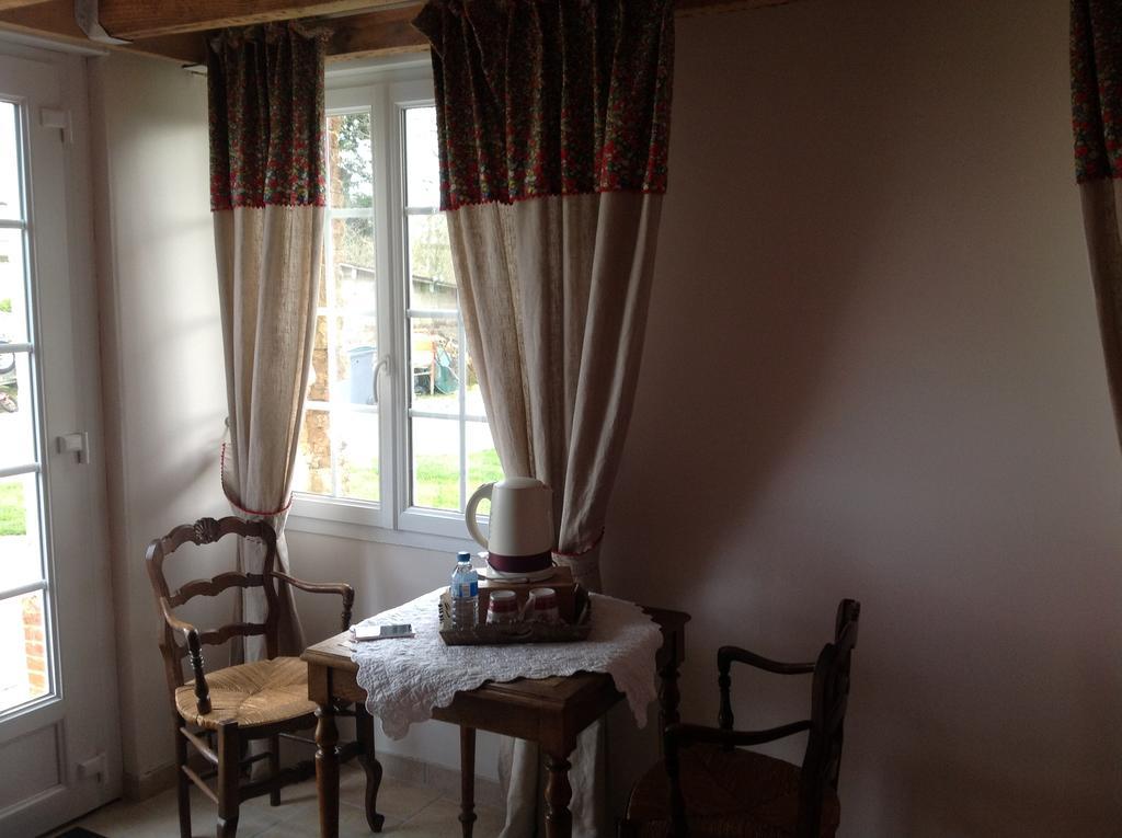 Amfreville-la-Campagne Le Saint Aubin- Maison D Hotes Dans Ce Monastere Du 16 Siecle מראה חיצוני תמונה
